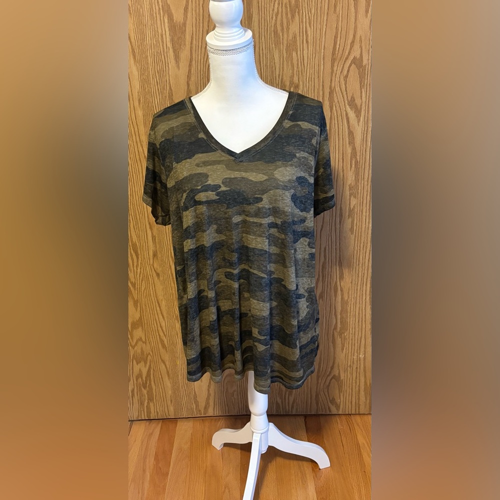 Lucky Brand Green Camouflage V-Neck Tee